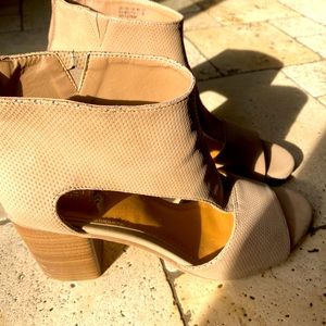 Kenneth Cole Sandals